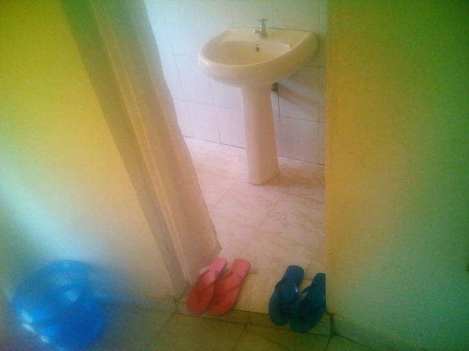 Bathroom 5, Montanna Inn, Thika Town