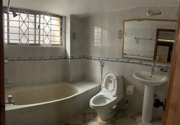 Bathroom 3, Heaven Inn, Dhaka
