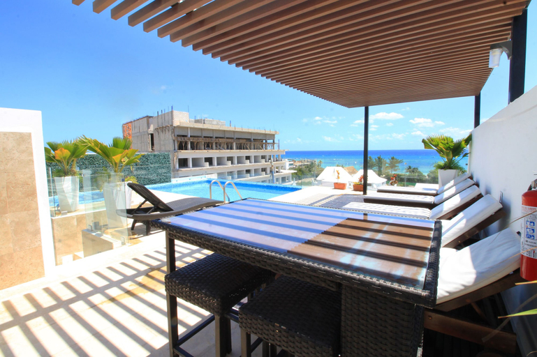 Others 5, Menese on the Beach, Cozumel