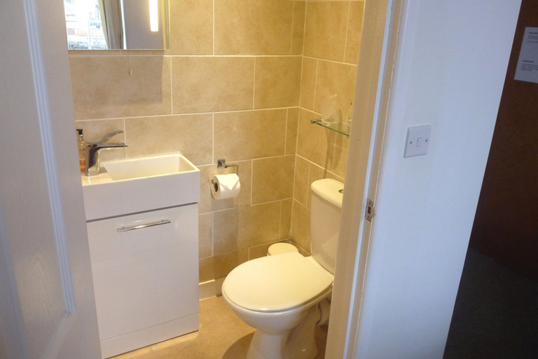 Bathroom 4, Aaran Guesthouse, Dorset