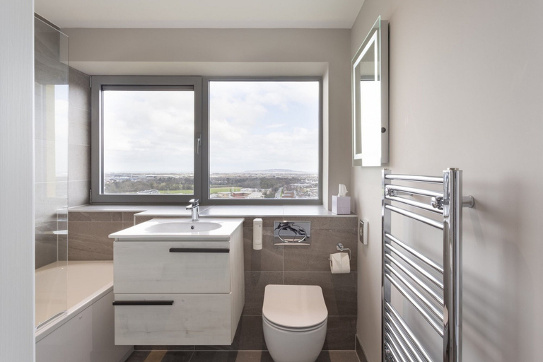Bathroom 4, The Metro Hotel Dublin Airport, Dublin
