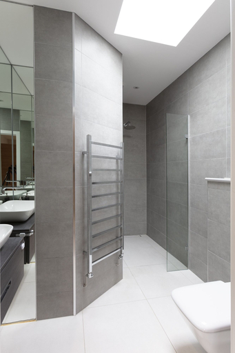 Bathroom 4, Immaculate Central Windsor Town House, Slough