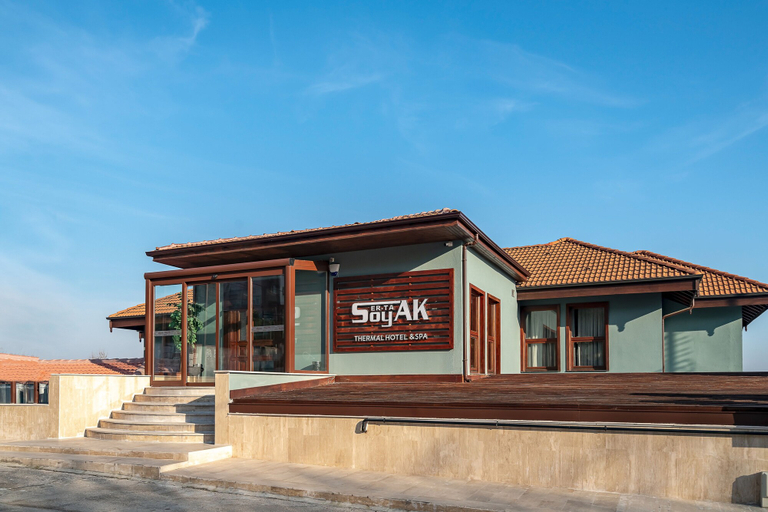 Exterior & Views