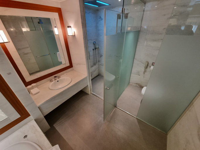 Bathroom 4, Pine Grove Hotel, Gimhae