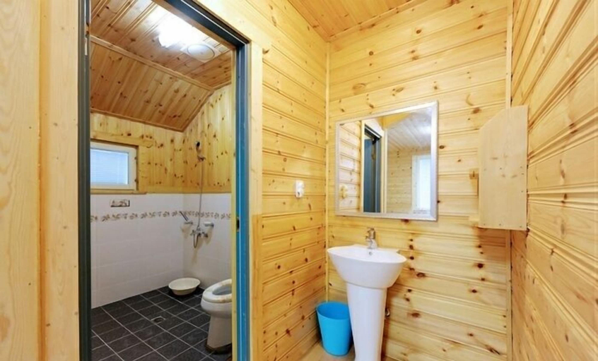 Bathroom 3, Garten In AEWOL, Jeju