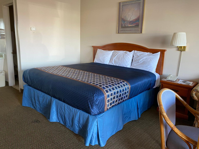 Bedroom 5, Parkview Motel, Clay