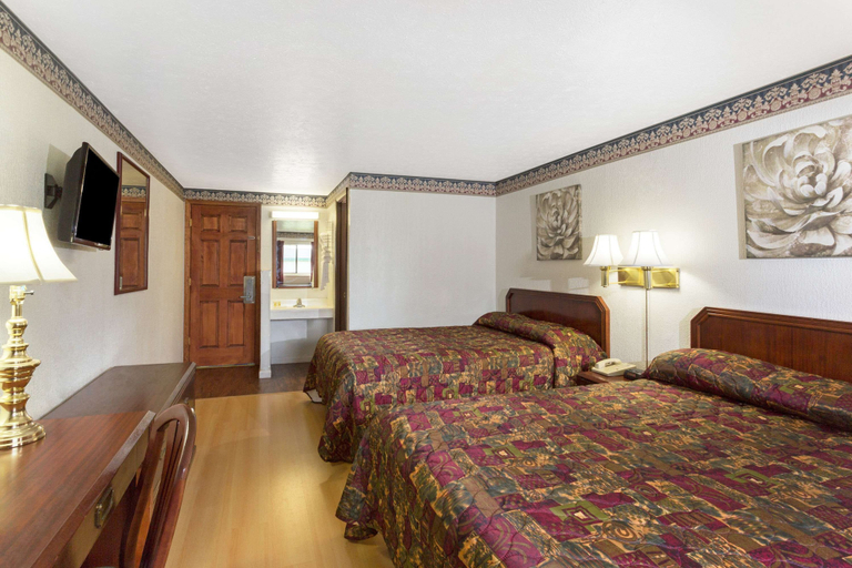 Bedroom 2, Knights Inn - Athens, OH, Athens