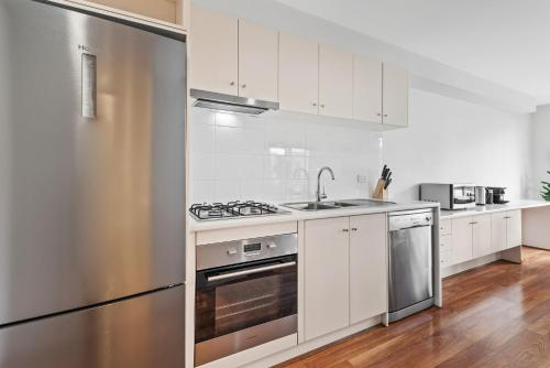 Light-filled coastal living - walk everywhere, Hobsons Bay - Williamstown