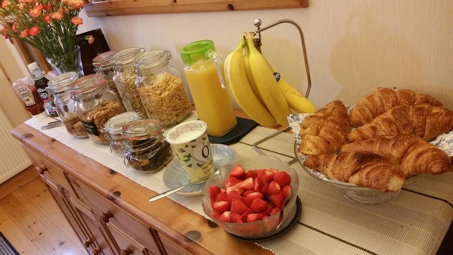 Food & Drinks 5, Mandeley Guest House, Cornwall