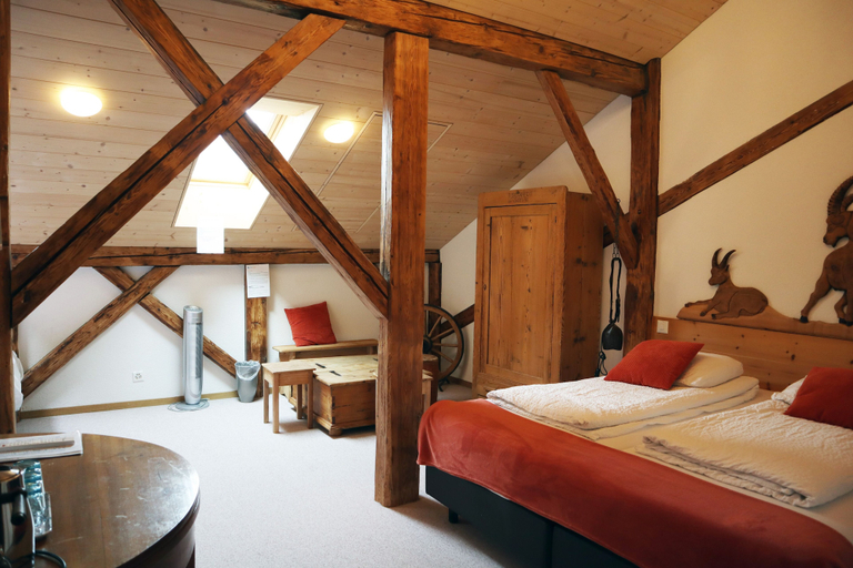 Bedroom 2, Gruyère-rooms, La Gruyère