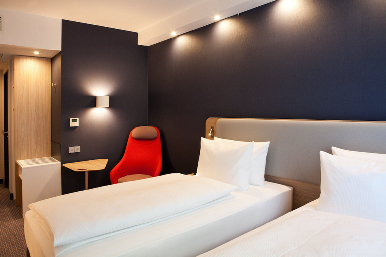 Bedroom 5, Holiday Inn Express OFFENBURG, Ortenaukreis