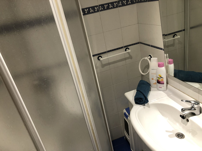 Bathroom, Funcional apartamento centro bilbao by urban hosts, Vizcaya