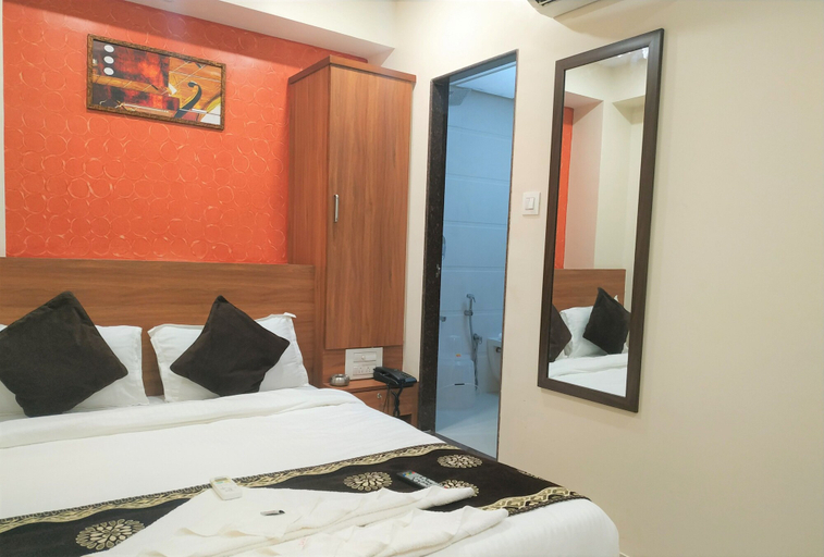 Bedroom 1, Hotel Aiston Inn, Mumbai Suburban
