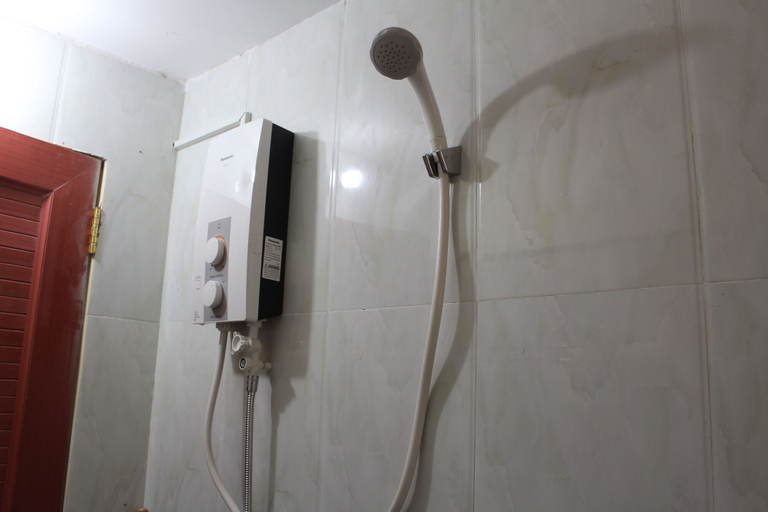 Bathroom 3, Chambre en Ville, Saen Monourom