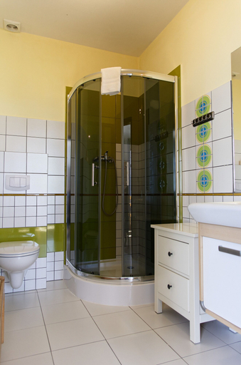 Bathroom 3, Hotel Joseph Conrad, Pisz