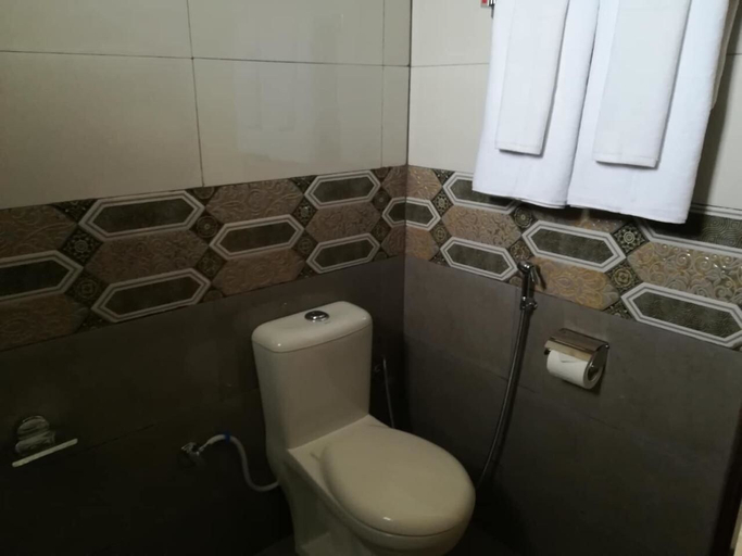 Bathroom 4, Sakura Guest House, Kangra