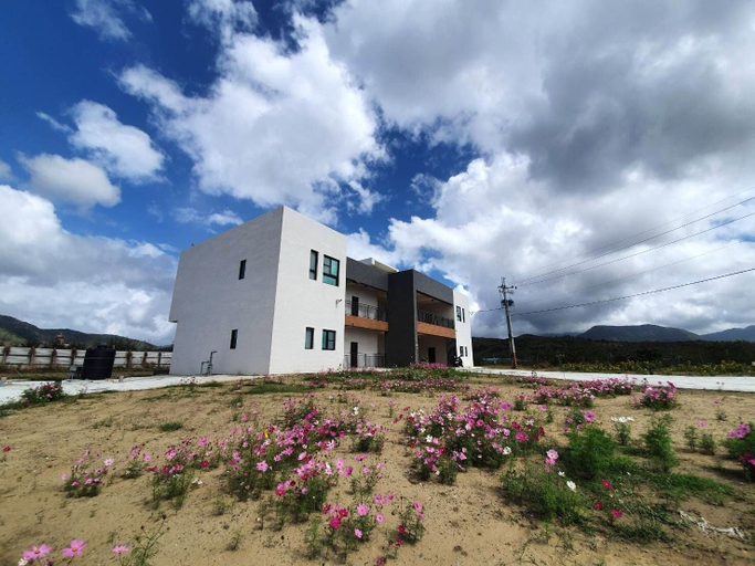 Exterior & Views 2, Clare Holiday B&B, Pingtung