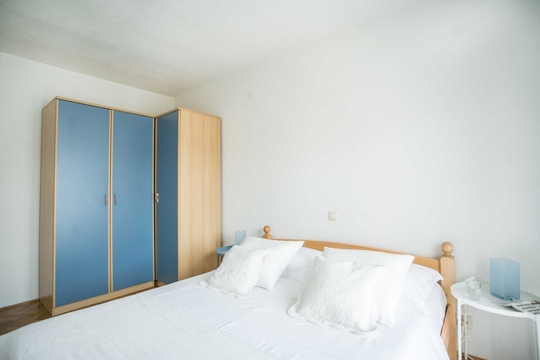 Bedroom 3, Apartments Lovric, Okrug