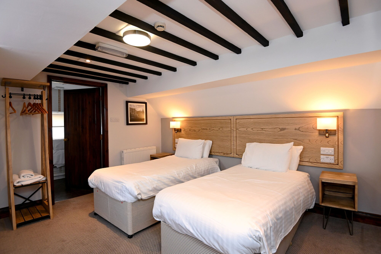 Bedroom 2, Swan, Thatcham by Marston’s Inns, West Berkshire