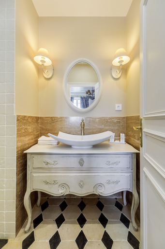 Bathroom 5, L'Hôtel Particulier, Hauts-de-Seine