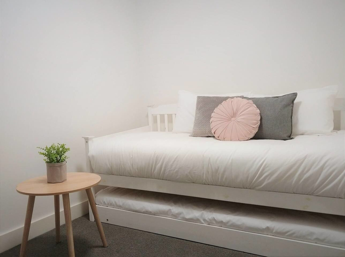 Bedroom 4, Luxury 1 Bedroom 1 Study With 1 Parking, Sydney