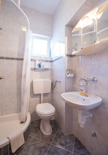 Bathroom 3, Apartments and Room Thea, Zadar