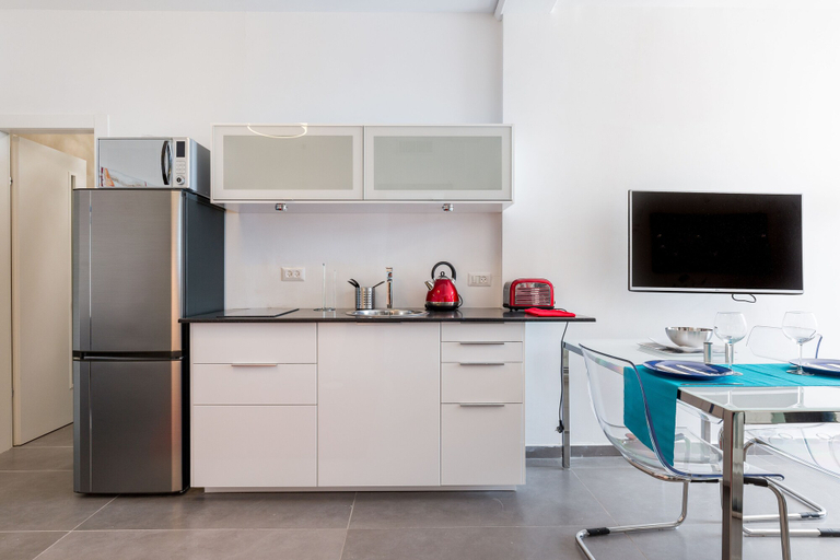 Others 5, Yam Executive Suite