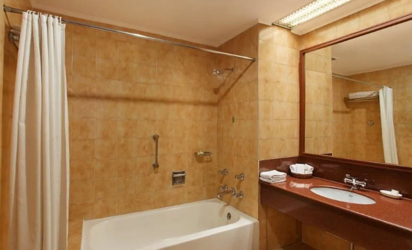 Bathroom 4, Clarkes hotel, A grand heritage hotel since 1898, Shimla