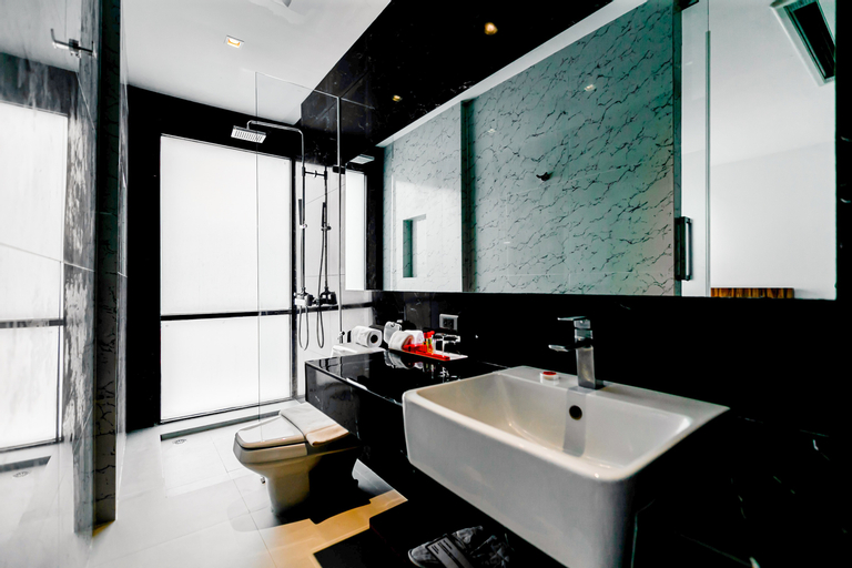 Bathroom 25