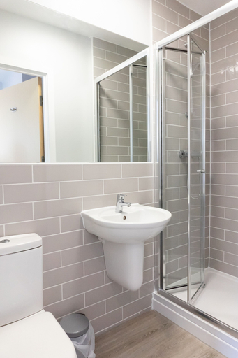 Bathroom 3, Spa Court, Gloucestershire