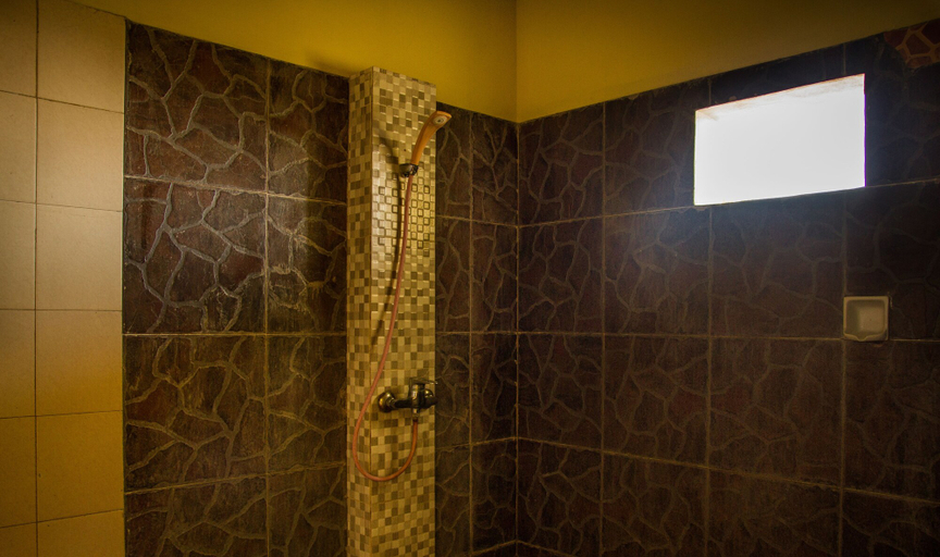 Bathroom 3, Beten Waru, Karangasem