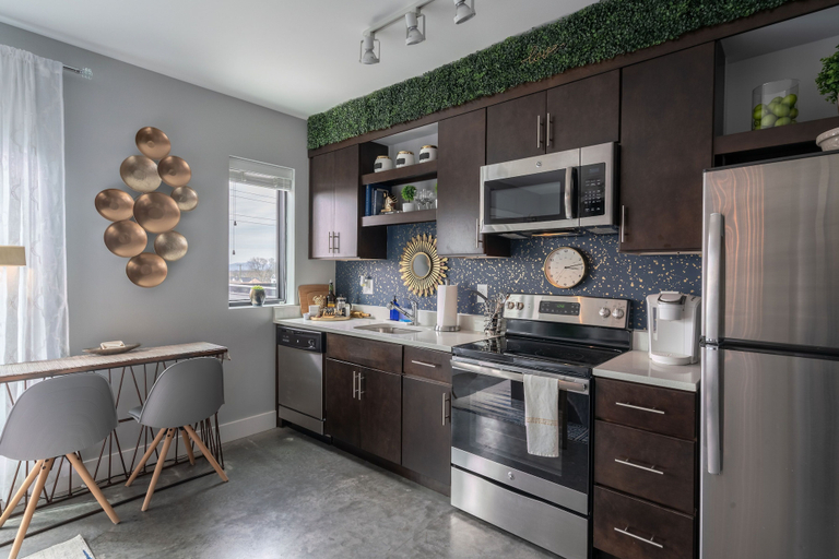 Others 2, Romantic Studio Getaway with Rooftop Deck, Davidson