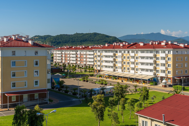 Exterior & Views
