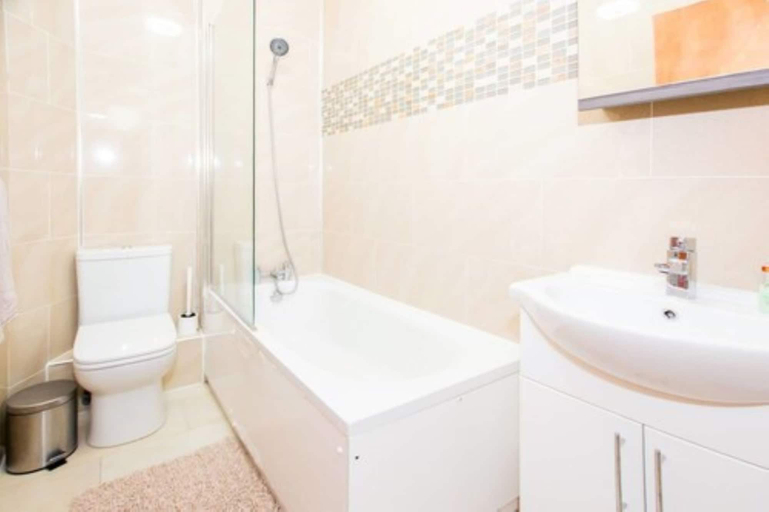 Bathroom 3, Brick Lane Comfy Apartments, London