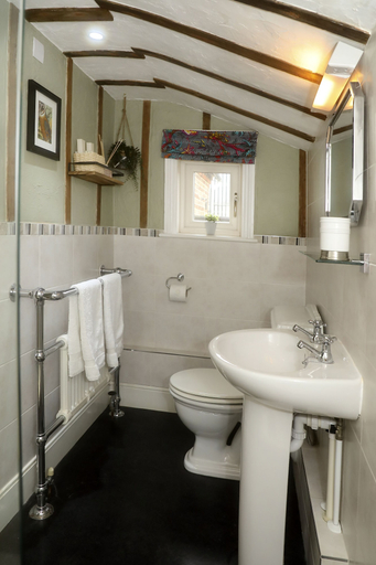 Bathroom 3, Woodleys Farmhouse, Milton Keynes