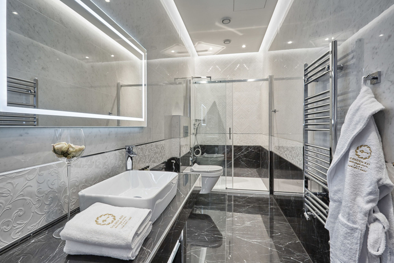 Bathroom 3, Golden Key Boutique Hotel, Karlovy Vary