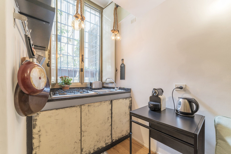 Others 4, Monti Studio Apartment, Rome
