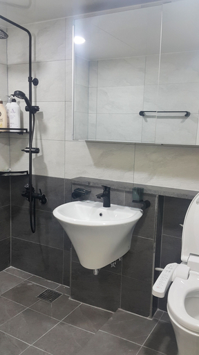 Bathroom 3, Bella Guesthouse, Tongyeong
