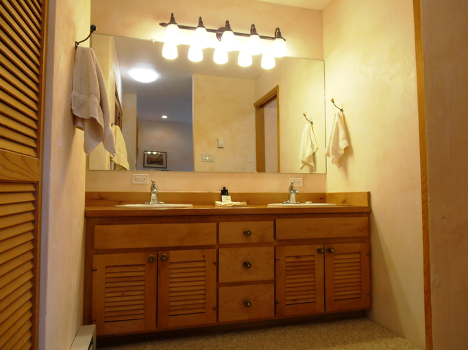 Bathroom 3, Benchmark, Colfax