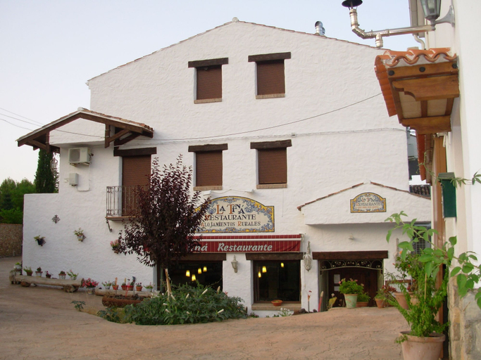 Exterior & Views