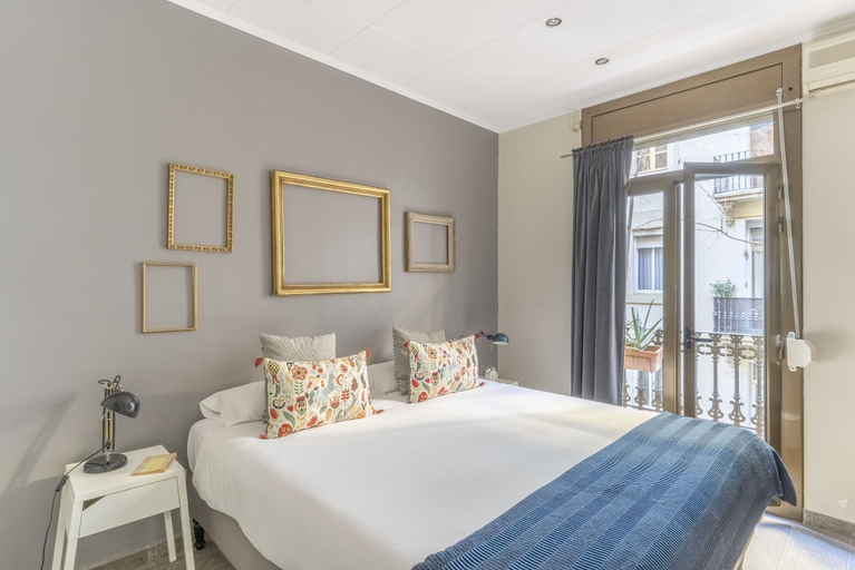 Bedroom 2, Lovely and Central 4 BR Apartment, Barcelona