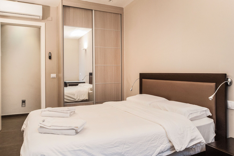 Bedroom 4, Luxury 3 BR Near the Beach