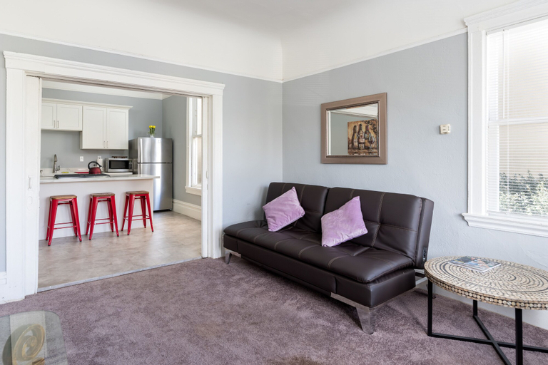 Others 3, Large and Lovely 3 Bedroom Flat, Alameda