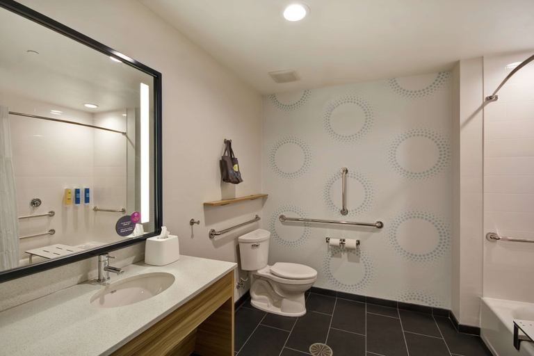 Bathroom 4, TRU By Hilton Winchester, Frederick