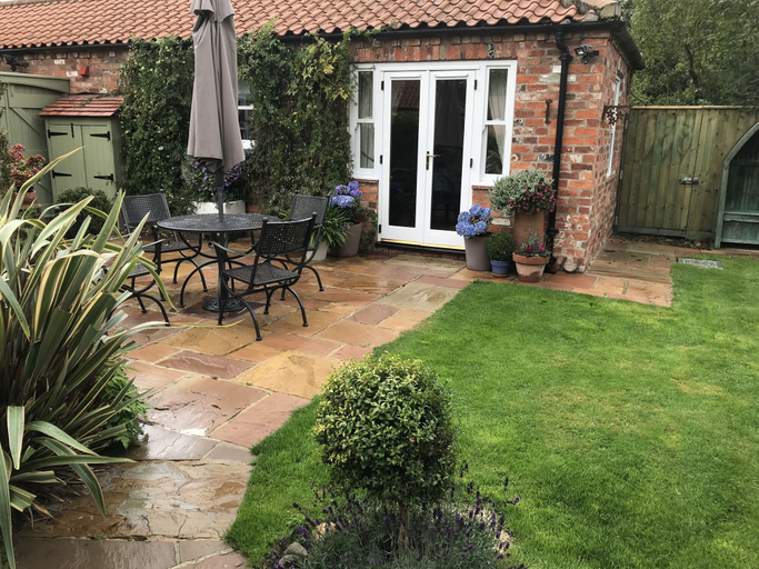 Exterior & Views 2, Jockhedge Holiday Cottages, Lincolnshire
