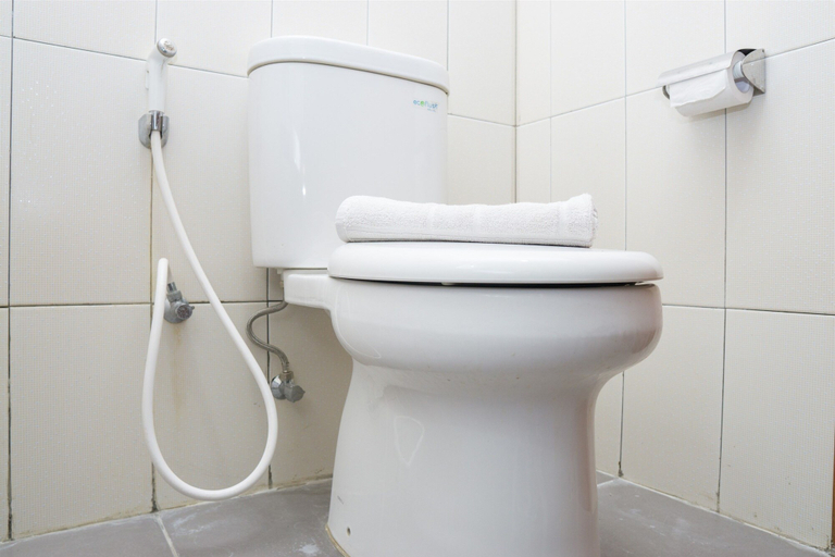 Bathroom 4, Luxurious 1BR Dago Suites Apartment, Bandung