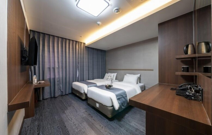 Bedroom 4, Grand Palace Hotel, Namdong