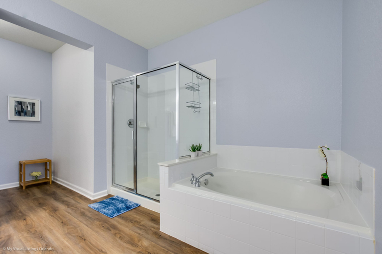 Bathroom 5, Casa Magna Deluxe 3 Bedroom Condo by RedAwning, Orange
