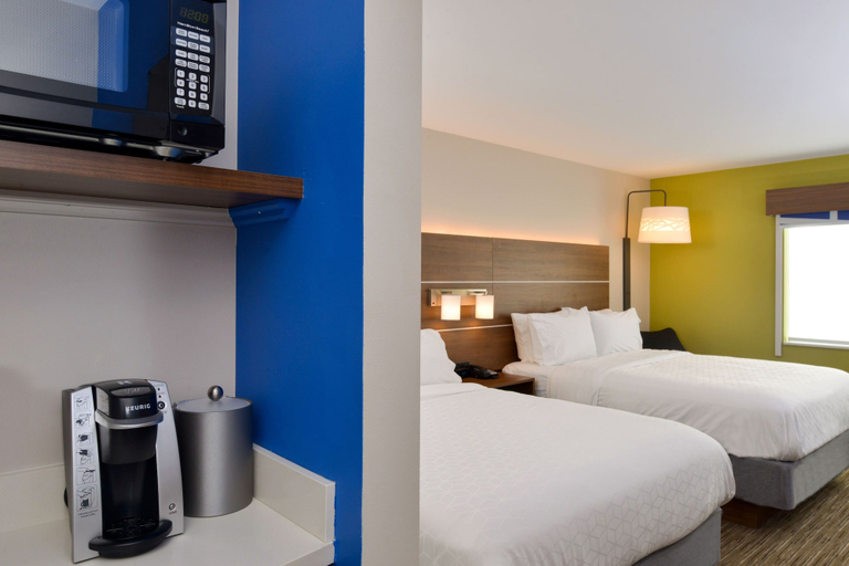 Bedroom 5, Holiday Inn Express & Suites OTTUMWA, Wapello