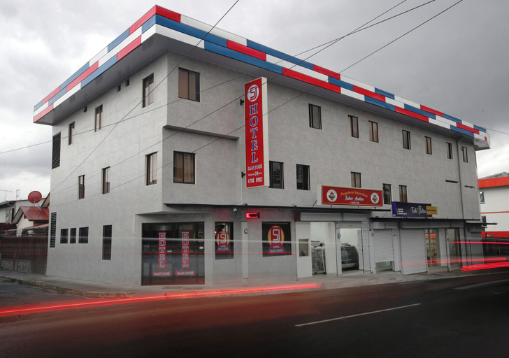 Exterior & Views